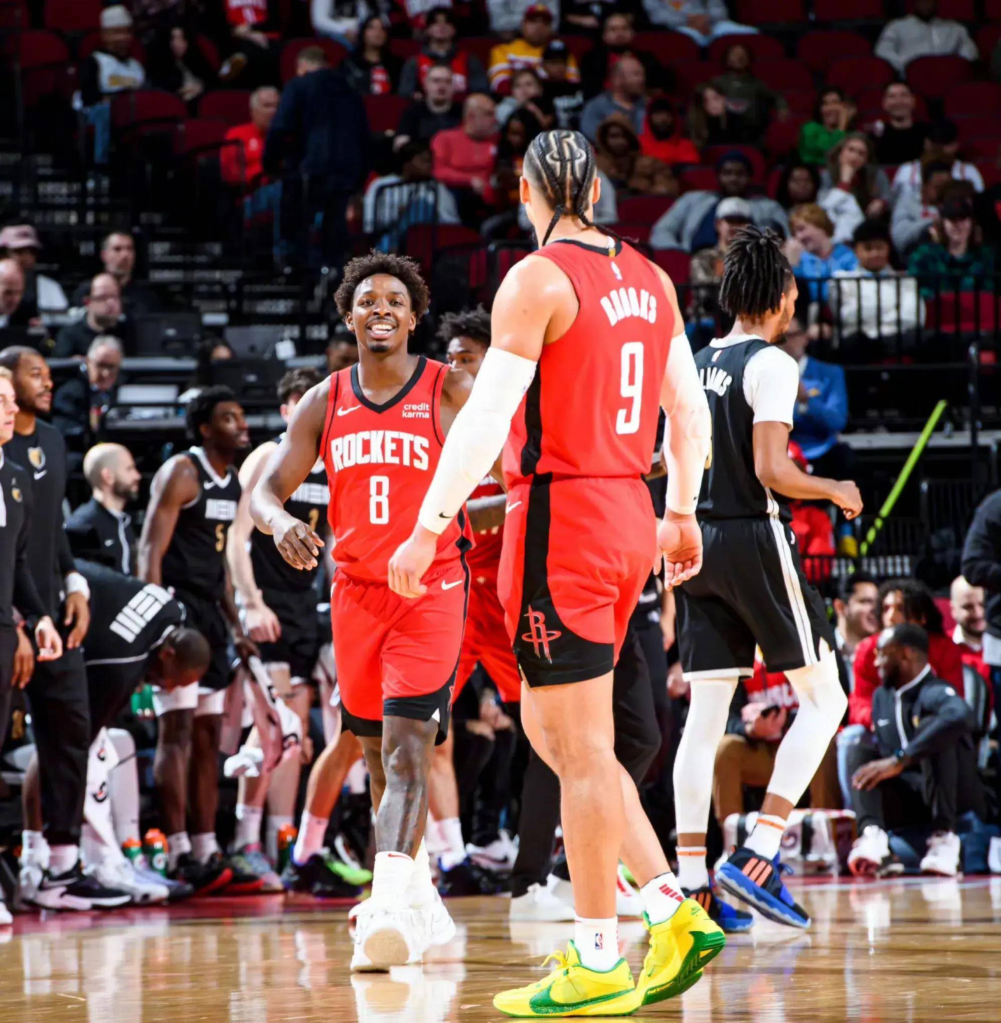 美国NBA总决赛揭幕火箭战勇士