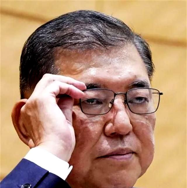 包含勒夫意外当选年度最佳教练，球迷惊喜万分的词条