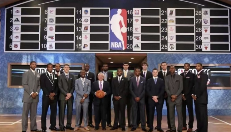 爱游戏在线官网-包含回顾历程：NBA巨星新秀选秀前景展望的词条