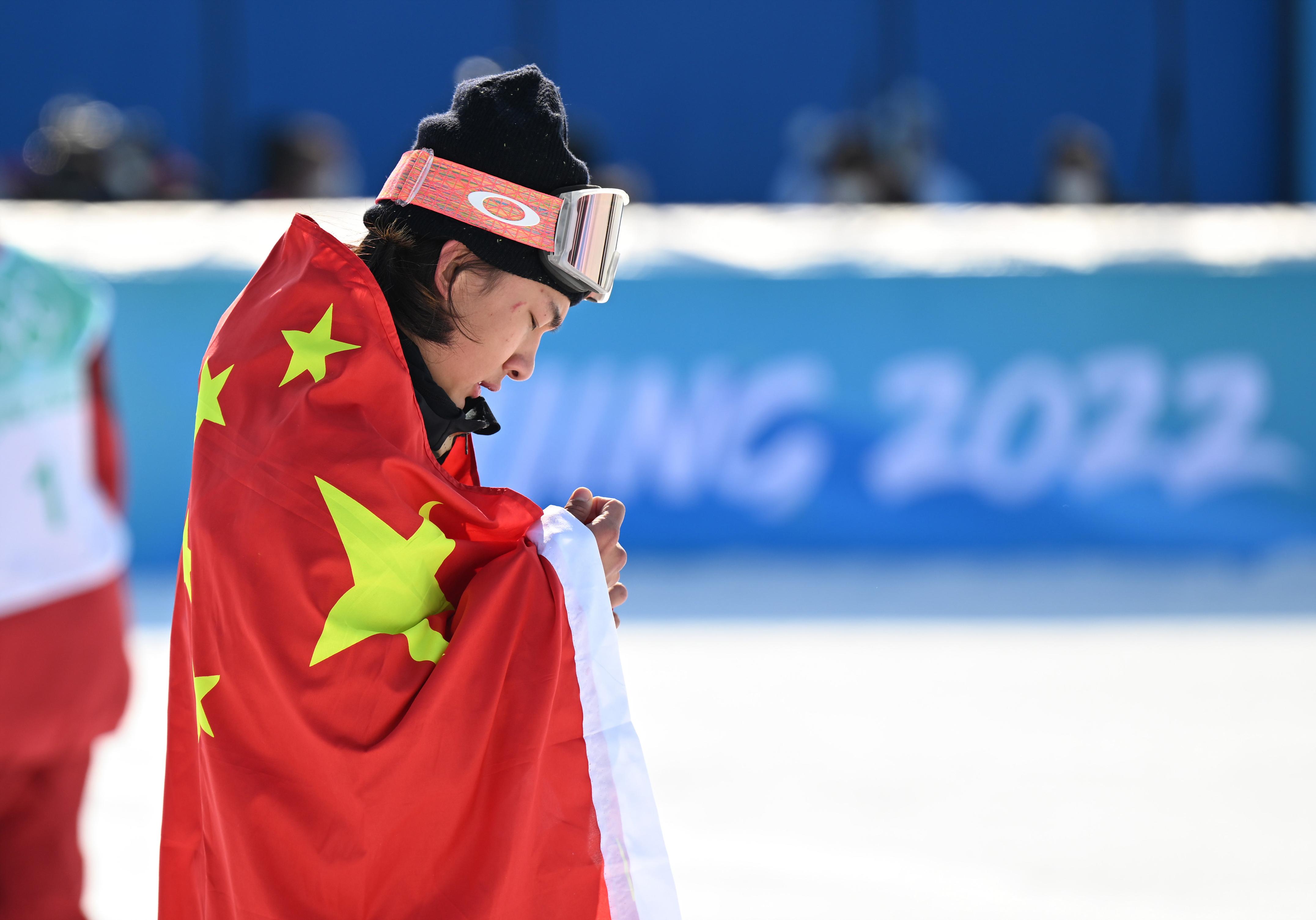 爱游戏官网礼包-加拿大单板滑雪选手实现逆袭，夺金